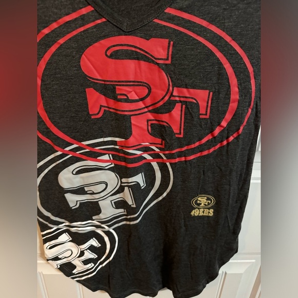 San Francisco 49ers Graphic Logo V Neck - Picture 3 of 6
